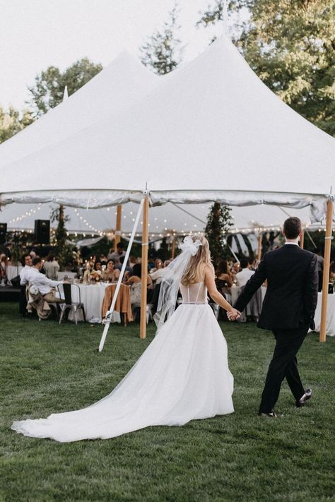 Tented Backyard Wedding, White Tent Wedding, Woodstock Vermont, Modern Chic Wedding, Tented Wedding, Rhode Island Wedding, Vermont Wedding, Destination Wedding Inspiration, Connecticut Wedding