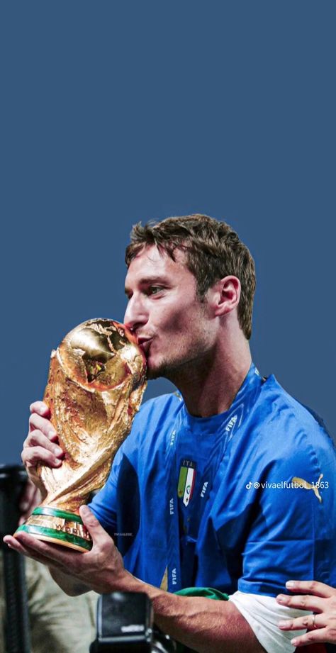 Azzurri Italia Wallpaper, Football Legends Wallpaper, Totti Wallpaper, Inter Wallpapers, Cabrio Vw, Football Wallpaper Iphone, Juventus Wallpapers, Football Artwork, Italian Football