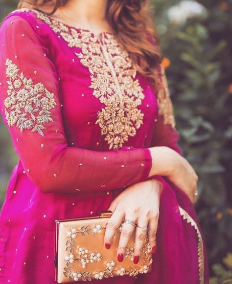 University Dress Outfits, Wedding Outfits Pakistani, Shadi Dresses, Bridal Dresses Pakistan, Pakistani Wedding Outfits, Stylish Short Dresses, Pakistani Dresses Casual, Pakistani Fashion Party Wear, Salwar Kamiz