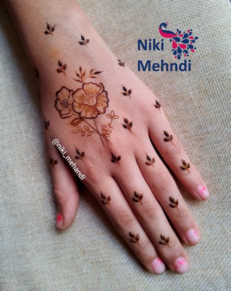 Minimal Mehendi, Minimal Mehndi, Mehndi Designs 2023, Minimal Henna, Small Henna Designs, Mehandhi Designs, Unique Henna, Modern Mehndi, Small Henna