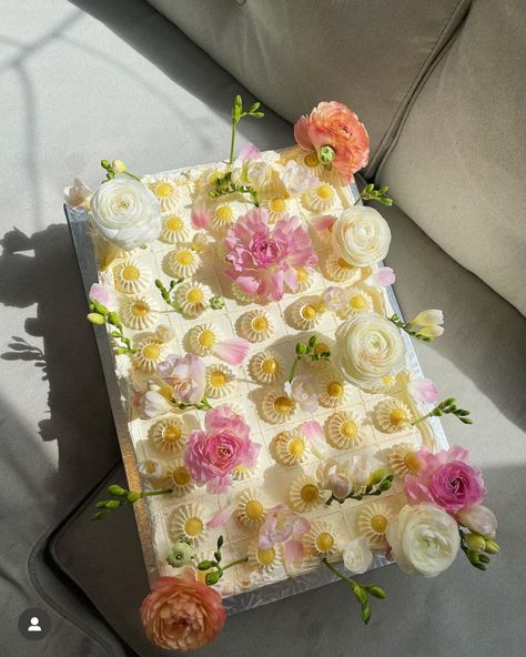 Sheet Cake Floral, Sheet Cake Flowers, Mossy Cake, Sheet Cake Wedding, Rectangle Cakes, Chaos Cakes, Cupcakes Pictures, Sheet Cakes Decorated, Wedding Sheet Cakes