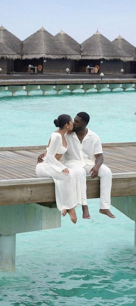 Black Couple Matching Swimwear, Matching Beach Outfits Couples Black, Couple Honeymoon Outfits, Matching Cruise Outfits For Couples, Honeymoon Outfits Black Women, Couples Matching Outfits Vacation, Beach Outfit For Couples, Black Couples Vacation Goals, Beach Elopement Aesthetic