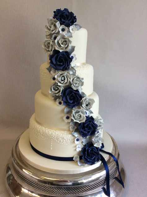 Dusty Blue And Silver Wedding Cake, Navy Blue And Silver Quinceanera Dresses, Navy And Silver Wedding Decorations, Navy Blue Silver Wedding Theme, Dark Blue And Silver Wedding Theme, Blue And Black Wedding Decor, Black Blue And Silver Wedding, Navy Blue Quinceanera Cake, Navy Blue And Grey Wedding Theme