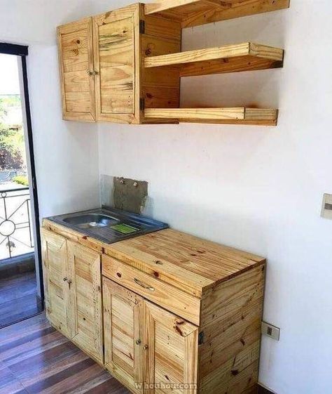 Pallet Kitchen Cabinets, Modern Wood Kitchen, Table Palette, Pallet Cabinet, Pallet Kitchen, Pallet Designs, Diy Holz, Diy Kitchen Cabinets, Wood Pallet Projects