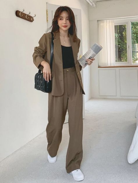 DAZY Letter Patched Detail Single Breasted Blazer & Pants | SHEIN USA Formal Blazer Outfits, Summer Business Casual Outfits, Single Breasted Blazer, Casual College Outfits, Professional Outfits Women, Corporate Outfits, Shein Outfits, Late Fall, Classy Work Outfits