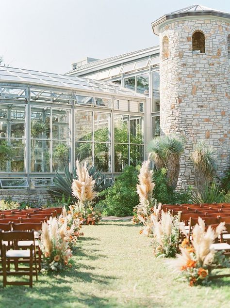 This outdoor wedding in Austin, Texas is #GORG. With pampas grass and rose floral installations at the ceremony, a tented reception with rattan peacock chairs, terracotta florals and chinoiserie plates, we are swooning over every detail! Greenhouse Venue, Austin Wedding Venues, Greenhouse Wedding, Garden Wedding Venue, Tent Reception, Wedding Venue Inspiration, Inexpensive Wedding Venues, Wedding Venues Texas, Dallas Wedding