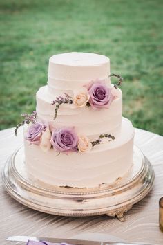 Wedding Cake Flowers Simple, Purple Wedding Cakes, Cake Bridal, Wedding Cake Roses, Purple Cakes, Floral Wedding Cakes, Wedding Cakes With Cupcakes, Simple Wedding Cake, Cake Trends