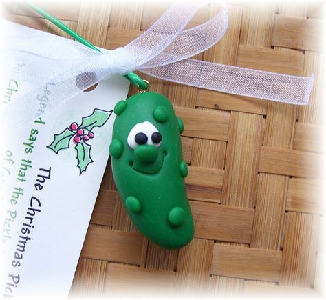 Polymer Clay *Pickle ornament by Kellee's Beaded and Clay Creations, via Flickr Clay Pickle, Christmas Pickle Ornament, Clay Creatures, Pickle Ornament, Christmas Pickle, Winter Holiday Decorations, Clay Works, Unique Ornaments, Polymer Clay Ornaments