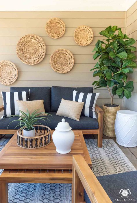 13 beautiful screened in porch decor ideas to make a little oasis in your home! #porchideas #porchdecor #summerdecor #deck #patio Screened In Porch Ideas, Porch Colors, Porch Makeover, Patio Inspiration, Porch Wall, Patio Wall, Diy Outdoor Decor, Patio Decorating Ideas On A Budget, Outdoor Patio Decor