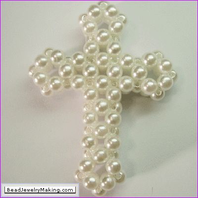 Beaded Cross, (Click where it says, (Learn how to make this beaded cross) for a free written tutorial. Cross Crafts, Beaded Christmas Ornaments, Beaded Cross, Beaded Crafts, Beaded Ornaments, Cross Jewelry, A Cross, Beads And Wire, Bead Designs