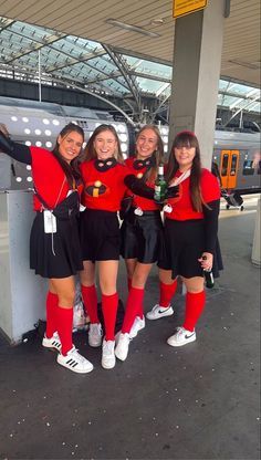 Easy Superhero Costumes, Group Halloween Costumes For Teens, World Book Day Outfits, Funny Group Halloween Costumes, Fun Halloween Outfits, Cute Group Halloween Costumes, Six Girl, Book Week Costume, Halloween Party Outfits