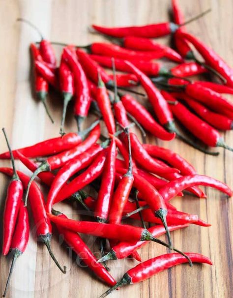 Recipes With Chili Garlic Sauce, Chili Pepper Sauce, Hot Pepper Recipes, Thai Peppers, Thai Chili Pepper, Chili Pepper Recipes, Pepper Sauce Recipe, Garlic Sauce Recipe, Thai Chili Sauce