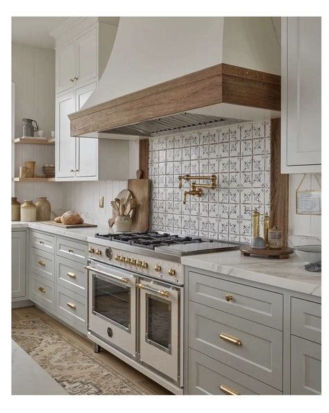 Country Galley Kitchen Farmhouse Style, Galley Kitchen Double Oven, Rustic Galley Kitchen Ideas, Modern Galley Kitchen, Galley Kitchen, Style Kitchen, Rustic Modern, Kitchen Styling, New Builds