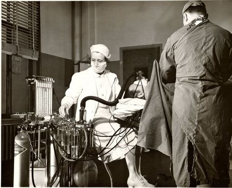 Barnes Hospital operating room in 1951.: Hospital Operating Room, Anesthesia School, Certified Registered Nurse Anesthetist, Nurse Anesthesia, History Of Nursing, Nursing School Prerequisites, Operating Room Nurse, Surgical Technologist, Nurse Anesthetist