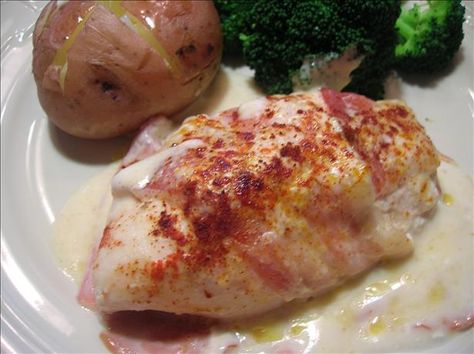 This is one of my favorite chicken dishes. My mother prepared it for company when I was a child and to this day, I love it. The saltiness of the bacon and dried beef with the creaminess of the soup is delicious! Chicken With Dried Beef, Chipped Beef Recipe, Dried Beef Recipes, Company Chicken, Chicken Rice Recipe, Dried Beef, Chipped Beef, Favorite Chicken, Beef Recipe