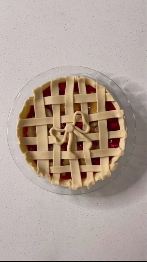 Christmas Pie Aesthetic, Cute Pie Crust, Pretty Apple Pie, Apple Pie Aesthetic, Aesthetic Pie, Apple Pie Designs, Pie Aesthetic, Pie Designs, Baking Pies