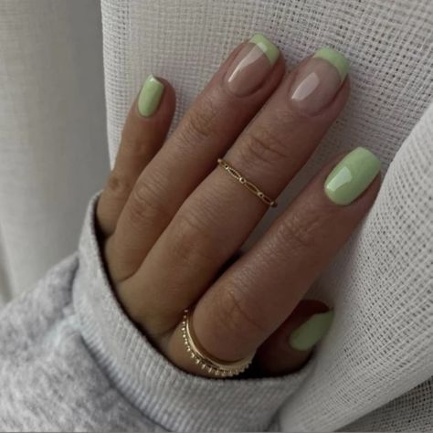 Natural Nail Designs 2023, Aethstetic Nails Short, Nail Designs Square Shape Short, Biab Gel Nails Short, Uñas Color Lima, Simple Painted Nails, Short Holiday Nails Summer, Green Biab Nails, Short French Nails Color