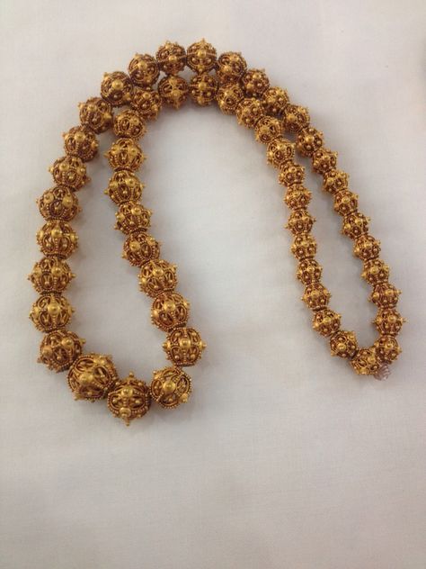 Old gold beads Old Gold Jewelry Indian, Old Gold Jewelry, Thai Jewelry, Indian Wedding Jewelry Sets, Buy Gold Jewelry, Indian Bridal Jewelry Sets, Gold Chain Design, Antique Bridal Jewelry, Gold Necklace Indian Bridal Jewelry