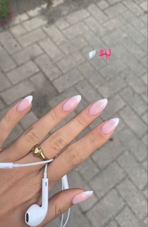 Almond Nails Pink, Paznokcie Hello Kitty, Almond Nails French, Pink French Nails, Maquillage On Fleek, Kutek Disney, Baby Pink Nails, Milky Nails, Nagel Tips