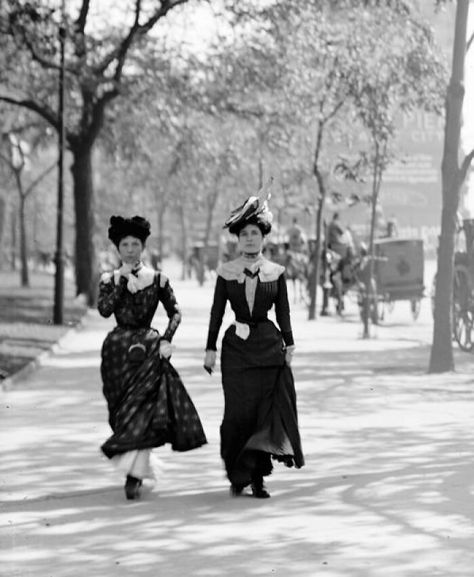 Early 1900s Fashion, Victorian Life, Bijoux Art Nouveau, 1900s Fashion, Famous Photographers, Madison Square, Historical Pictures, Edwardian Era, Edwardian Fashion