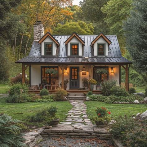 Cute Rustic House Exterior, Country Home Aesthetic Exterior, Cottage In The Woods Aesthetic, House In Woods, Rustic House Decor, Small Country Homes, Cottage Exterior, Cottage In The Woods, Dream Cottage