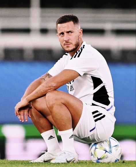 Eden Hazard Real Madrid, Hazard Real Madrid, Chelsea Football Team, Didier Drogba, Ronaldo Football, Eden Hazard, Chelsea Football, Mens Fashion Streetwear, Chelsea Fc