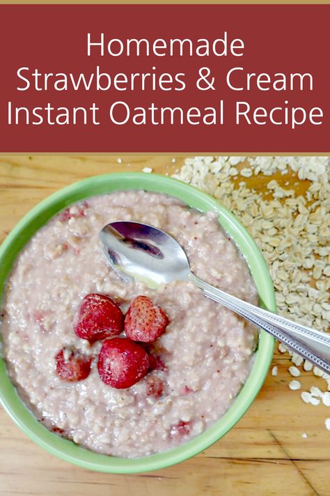 Quaker who? This homemade strawberries and cream instant oatmeal is quick, easy and so much healthier than store bought oatmeal packets! Plus the flavor is truly out of this world! Instant Oatmeal Recipes, Strawberries And Cream Oatmeal, Homemade Instant Oatmeal, Instant Oatmeal Packets, Quick Oatmeal, Cheap Breakfast, Quaker Oatmeal, Cream Of Wheat, Strawberry Oatmeal