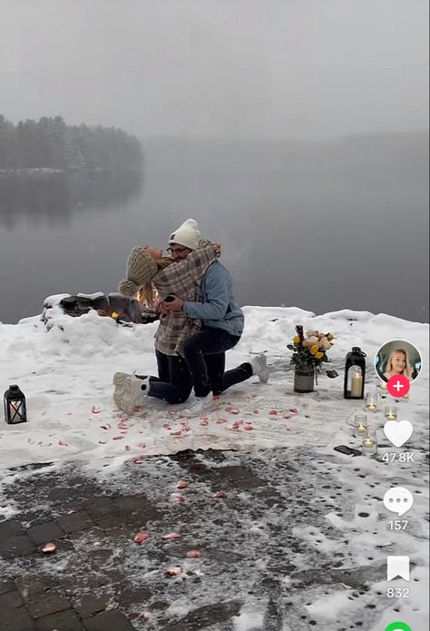 Winter Proposal Aesthetic, Proposal Ideas Fall, Snow Proposal Ideas, Proposal Set Up Ideas Outside Winter, Ice Skating Proposal, Winter Proposal Ideas, Proposal Ideas Winter, Snow Proposal, Winter Beach Proposal