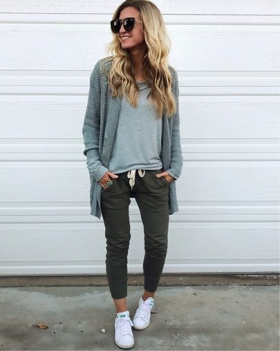 Love some good joggers and a cardigan Elle Apparel, Adrette Outfits, Outfits Fo, Comfy Fall Outfits, Sweatpants Outfits, Fall Trends Outfits, Casual Winter Outfits, Work Outfits Women, Casual Fall Outfits