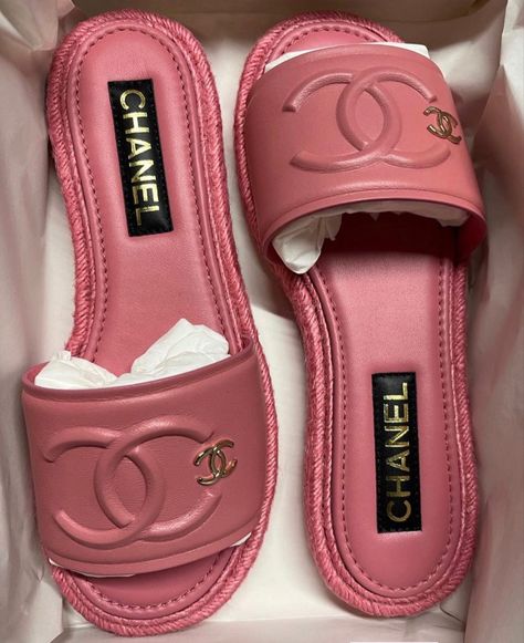 Pink chanel outfit