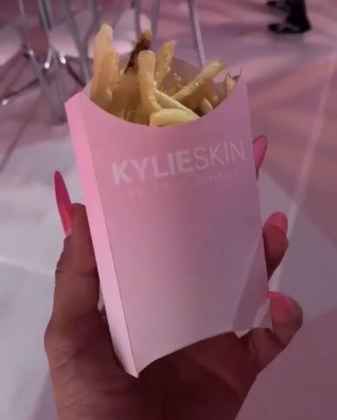 Kylie Jenner Served Hot Pink Sushi And Sparkly Ice Cream Cones At Her Skincare Launch PartyDelish Kylie Launch Party, Kylie Skin Party, Kylie Skin Launch Party, Launch Party Ideas, Brand Launch Party, Kylie Jenner Party, Pink Sushi, Skincare Launch, Business Launch Party