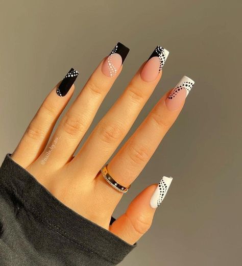 White Nails And Black Design, Back And White Nails Design, White Shirt Nails With Designs, Black With White Nails, Black And White Nail Designs Square, Black And Nails White, Black Snd White Nails, Square Black And White Nails, Black And White Fall Nails