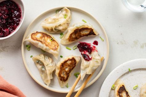 Transform Thanksgiving Leftovers Into Delicious Juicy Dumplings Stuffing Dumplings, Thanksgiving Leftovers Recipes, Leftover Green Beans, Leftover Stuffing, Beef Stew With Dumplings, Thanksgiving Leftover Recipes, Dumpling Dough, Leftover Cranberry Sauce, Dumpling Wrappers