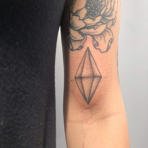 Sims Logo Tattoo, Sims Tattoo Ideas Real, Sims Tattoo Ideas, Plumbob Tattoo, Sims Tattoo, Chevy Tattoo, Daisy Tattoos, Video Game Organization, Tattoo Logo