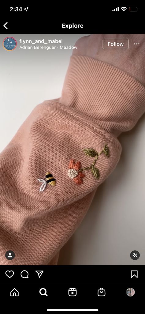 Embroidered Hats Ideas, Bee Utiful, Hoodie Diy, Clothes Embroidery Diy, Bee Embroidery, Embroidery Hoodie, Contemporary Embroidery, Embroidery Shoes, Diy Embroidery Patterns