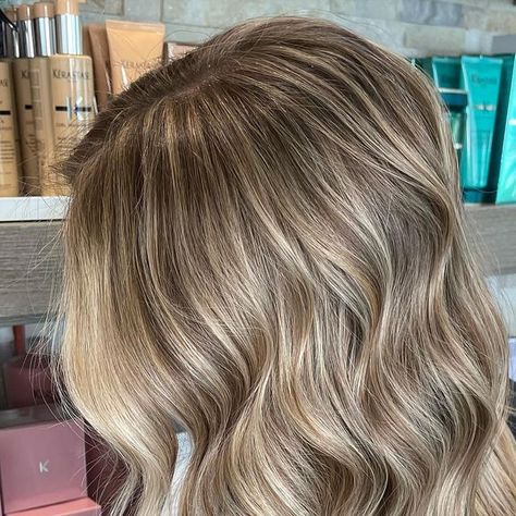 Root Smudge Highlights, Highlights With Shadow Root Brunette, Easy Grow Out Blonde, Outgrown Highlights, Grown Out Highlights, Shadow Root Blonde, Root Blonde, 2023 Highlights, Dimensional Highlights