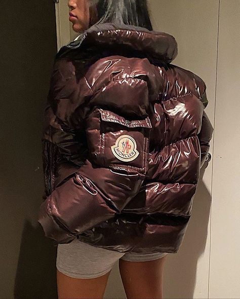 @sunnyyliu • Instagram photos and videos Moncler Jacket Women, Moncler Jacket, Winter Fits, Lookbook Outfits, Baddie Outfits, Streetwear Outfit, New Wardrobe, Fashion Killa, Cute Casual Outfits