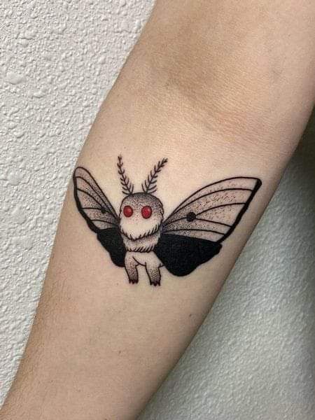 Mothman Tattoo, Cute Halloween Tattoos, Tatuagem Masculina Pequena, Bat Tattoo, Ghost Tattoo, Wicked Tattoos, Scary Tattoos, Handpoke Tattoo, Creepy Tattoos