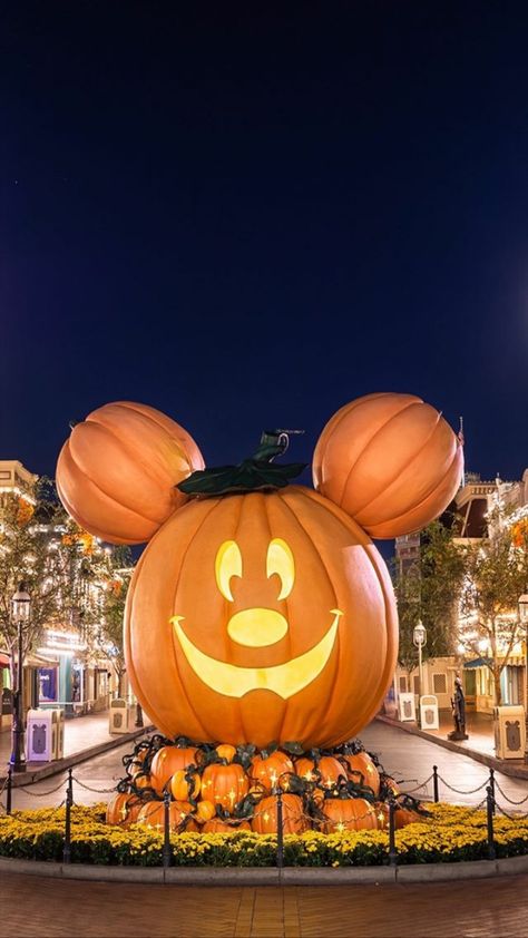 Time Lockscreen, Disneyland Wallpaper, Halloween Time At Disneyland, Helloween Wallpaper, Mickey Halloween Party, Disney Tourist Blog, Pumpkin Wallpaper, Halloween Wallpaper Backgrounds, Disneyland California Adventure