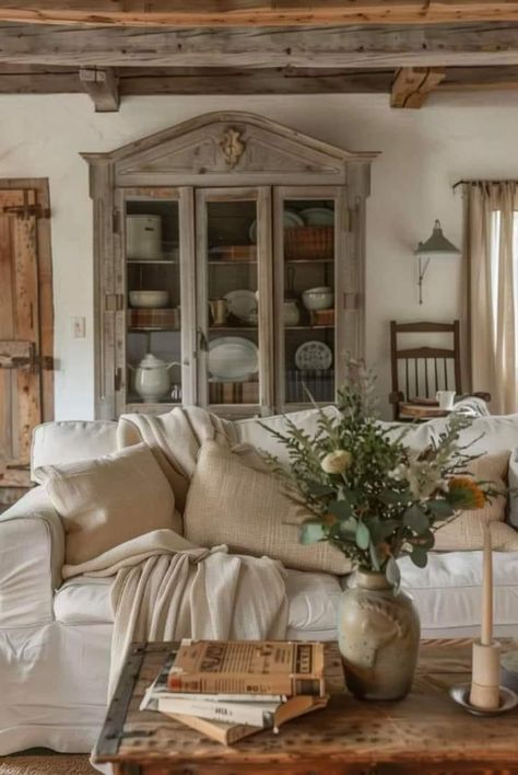 Rustic French Country Living Room, Aesthetic Living Room Ideas, Cozy French Country Living Room, French Style Living Room, Aiken Sc, 40 Aesthetic, Dnevni Boravak, Mismatched Furniture, Country Cottage Farmhouse