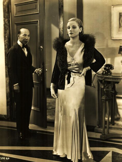 Tallulah Bankhead Hungarian Fashion, Tallulah Bankhead, Iconic People, Formal Evening Wear, 30s Fashion, Golden Days, Katharine Hepburn, 1930s Fashion, Roaring 20s