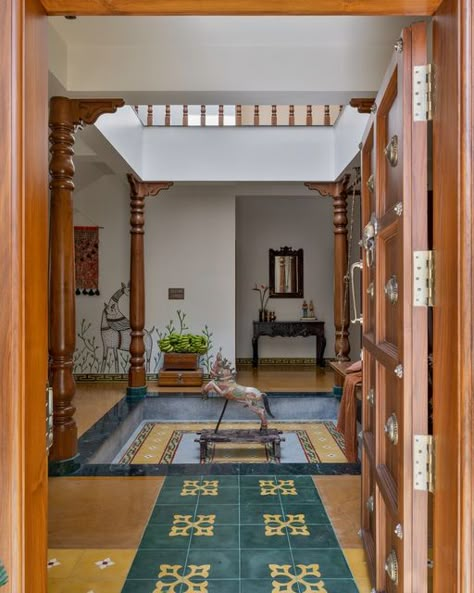 GoodHomes Magazine on Instagram: "Traditional, soulful and stunning, this home in Uttarahalli, Bengaluru is the epitome of evocative Indian design! Designed from scratch, the highlight of this 3,788sqft home is the central 'Thotti Mane' courtyard. Everything revolves around it, while the nuances collude with its vernacular prowess to create spectacular vignettes that pulsate with ethnic charm. Executed by Ninada Kashyap and Komal Mittal, the co-founders and principal architects at Alkove Desig Thotti Mane Designs, Traditional South Indian House, Central Courtyard Design, Indian Courtyard House, Thotti Mane, Interior Courtyard House Plans, Traditional Indian Houses, Athangudi Tiles, Kerala Traditional House