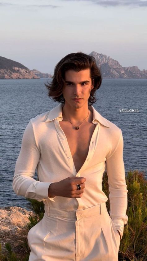 Formal Hairstyles For Men, Growing Hair Men, Outfit Rosa, Surfer Hair, Mens Hairstyles Thick Hair, Men Haircut, Grooming Tips, Boys Long Hairstyles, Corte De Cabelo Masculino