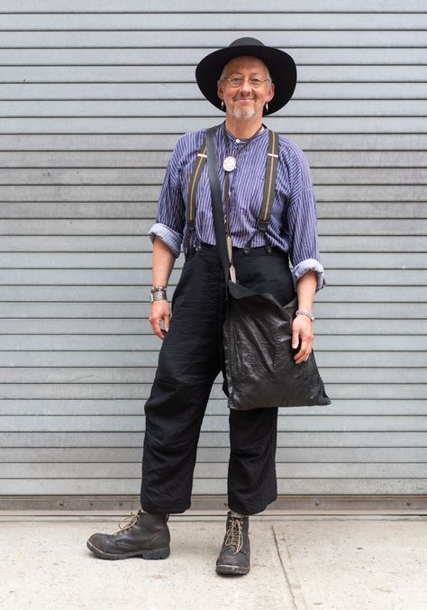 Andrew, 60“I’m wearing a custom beaver fur hat, a vintage German coal miners shirt, a goat skin bag, a Tlinget bolo tie, and Paul Harnden panda vintage boots. I’m inspired by early 20th century working class clothing based on practicality and simplicity.”Apr 14, 2019 ∙ Dumbo Bolo Tie Outfit, Nyc Looks, Ootd Boy, Paul Harnden, Tie Outfit, Class Outfit, Coal Miners, A Goat, New Museum