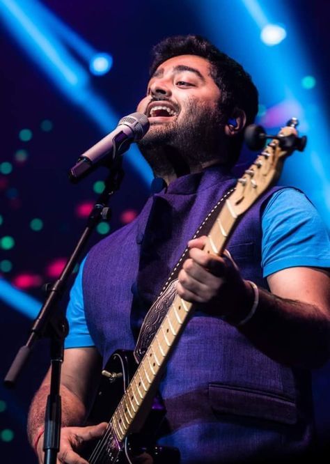 Arijit Singh Pic, Arijit Singh Photos New, Bangla Status, Sonu Nigam, Joker Face, Romantic Couple Images, Beautiful Love Images, My Love Song, Electric Circuit