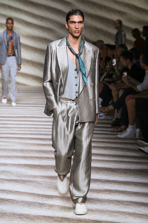 Giorgio Armani Spring 2023 Men's Fashion Show | The Impression Armani Spring 2023, Giorgio Armani Menswear, Armani Menswear, Milan Fashion Week Men, Satin Suit, Louis Vuitton Capucines, Milan Street Style, Menswear Runway, Men's Day