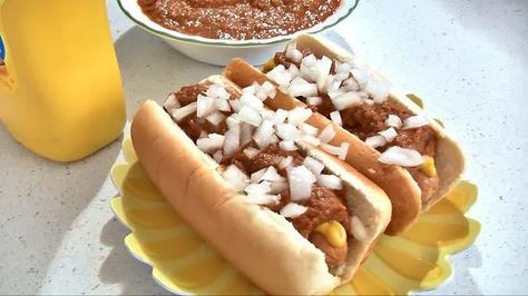 Greek Hot Dog Sauce Recipe, Chili Hotdogs, Hot Dog Chili Sauce Recipe, Chili Dog Sauce, Hot Dog Sauce Recipe, Hotdog Chili Recipe, Coney Sauce, Greek Sauce, Hot Dog Chili Sauce