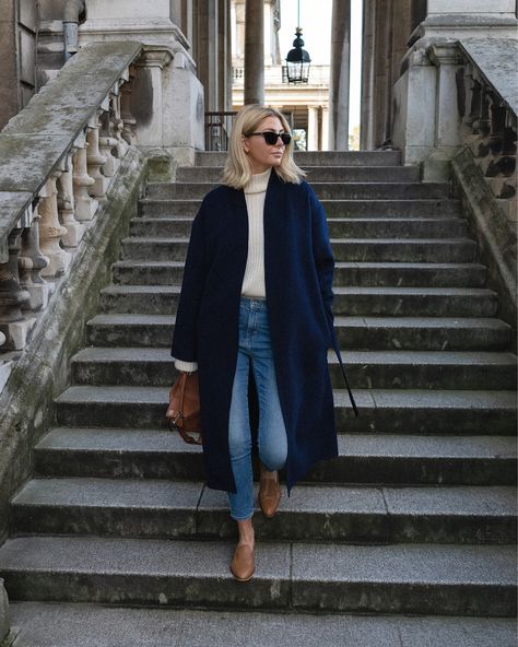 Navy Blue Coat Outfit, Navy Coat Outfit, Blue Coat Outfit, Emma Hill, Mantel Outfit, Winter Coat Outfits, Jessie James Decker, Navy Coat, Kristin Cavallari