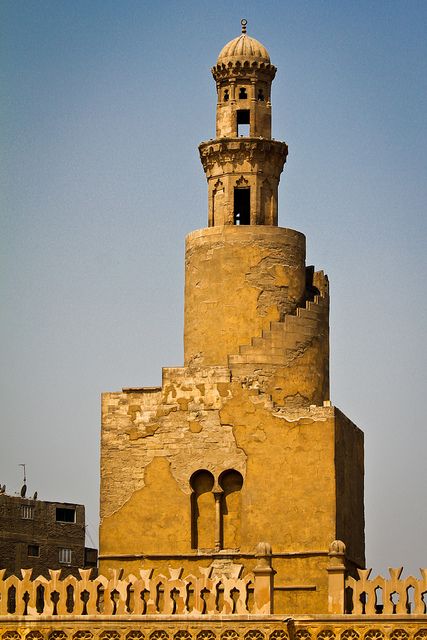 cairo Ibn Tulun Mosque, Old Mosque, Mosque Design Islamic Architecture, Cairo Museum, Islamic Design Pattern, Egyptian Movies, India Architecture, Mughal Architecture, Egyptian Beauty