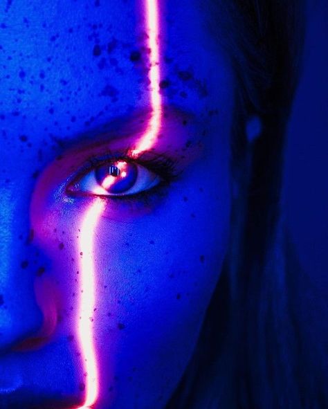 Colour Gel Photography, Dramatic Lighting, Dark Art Drawings, Alien Art, Beauty Shots, Dark Photography, Creative Portraits, Photo Reference, Creative Photography